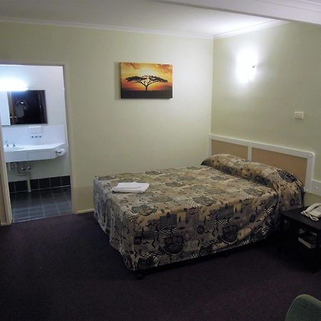 Biloela Centre Motel & Steakhouse Restaurant Екстериор снимка