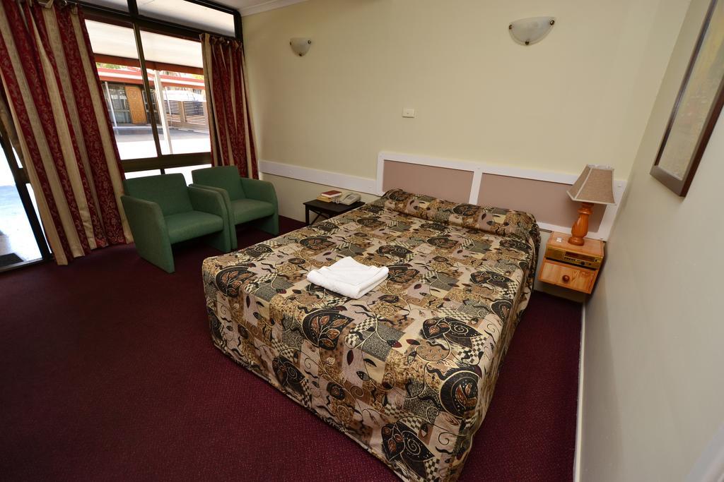 Biloela Centre Motel & Steakhouse Restaurant Стая снимка